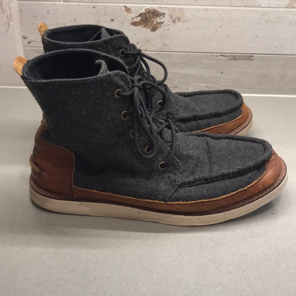 Toms men’s boots size 10
